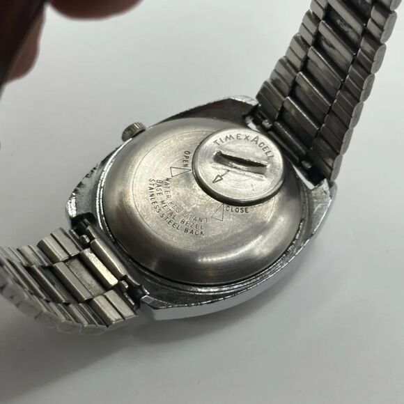 Vintage 70s Timex Quartz Mens Wrist Watch Dyna Beat 40mm - Picture 5 of 7